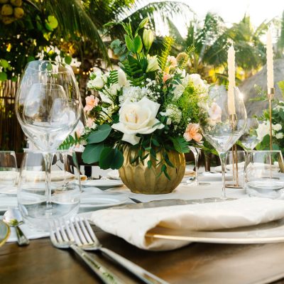 acamaya weddings table decor