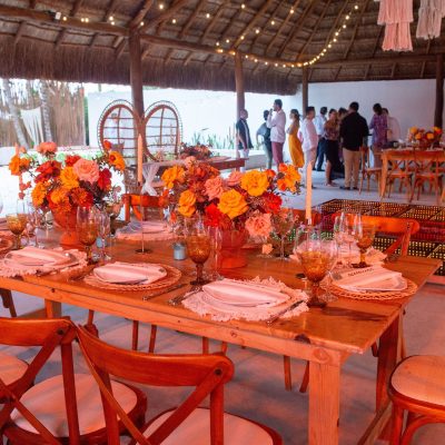 Acamaya Weddings table